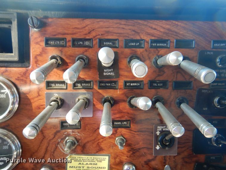 image for item DL8879 1996 Peterbilt 379  dump truck