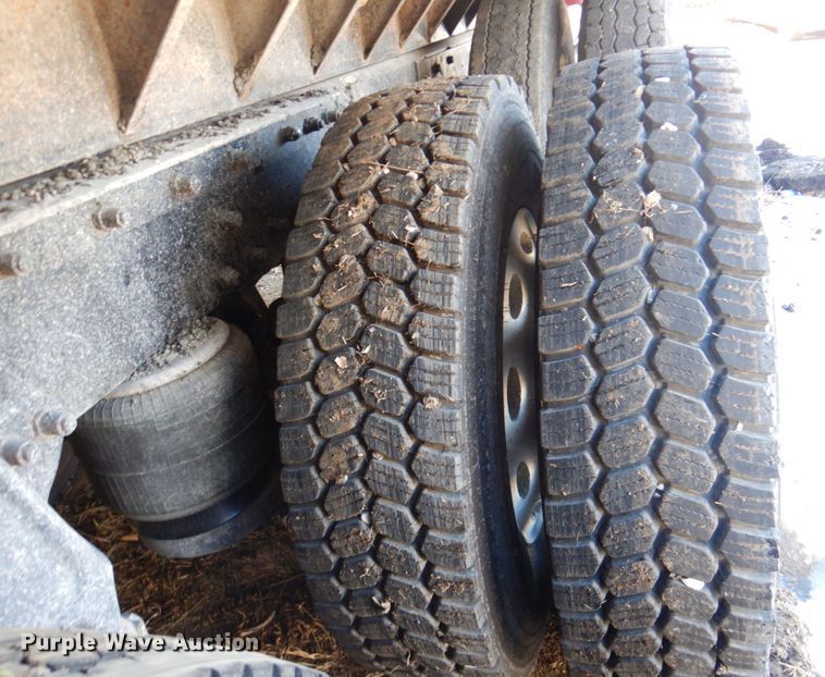 image for item DL8879 1996 Peterbilt 379  dump truck