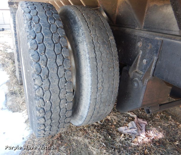 image for item DL8879 1996 Peterbilt 379  dump truck