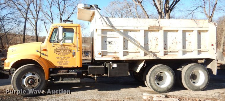 image for item DN2666 2000 International 4900  dump truck