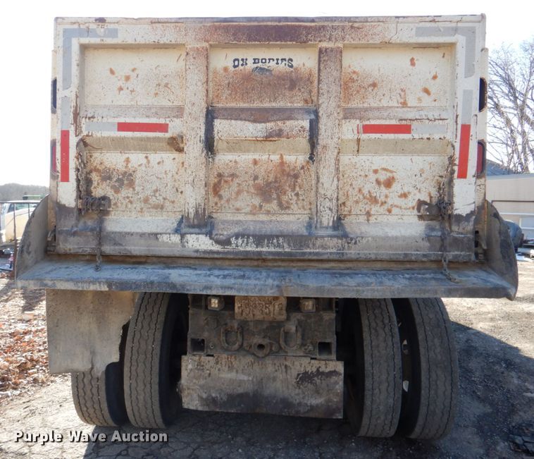 image for item DN2666 2000 International 4900  dump truck