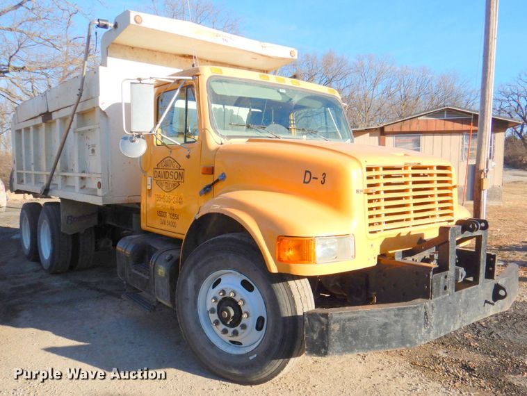 image for item DN2666 2000 International 4900  dump truck