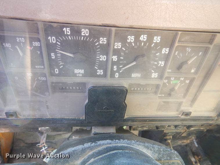 image for item DN2666 2000 International 4900  dump truck