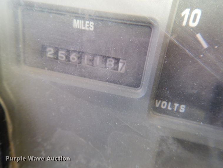 image for item DN2666 2000 International 4900  dump truck