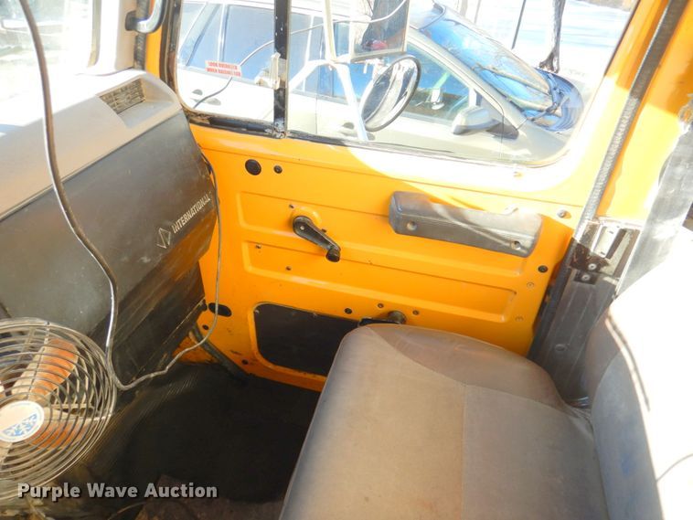 image for item DN2666 2000 International 4900  dump truck