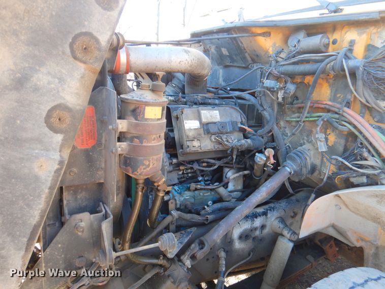 image for item DN2666 2000 International 4900  dump truck