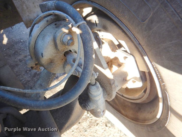 image for item DN2666 2000 International 4900  dump truck