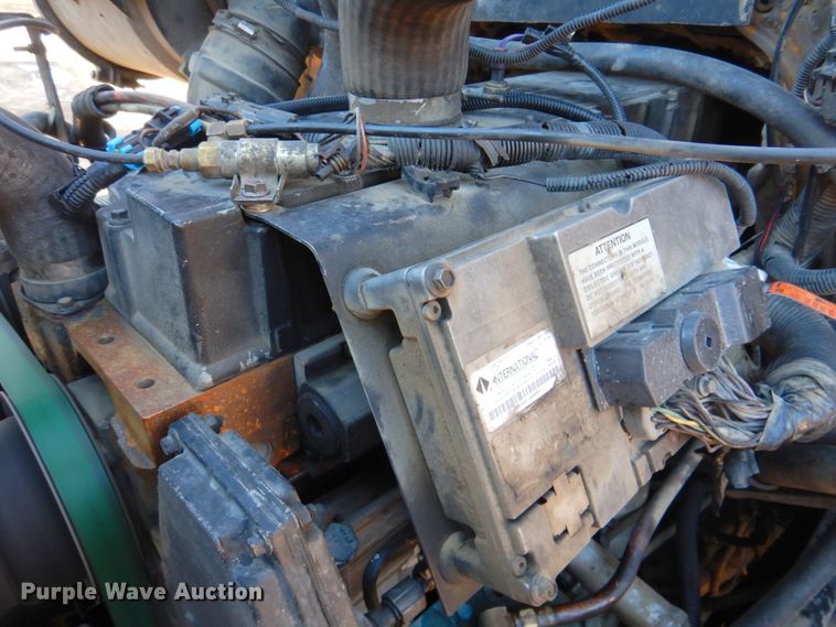 image for item DN2666 2000 International 4900  dump truck