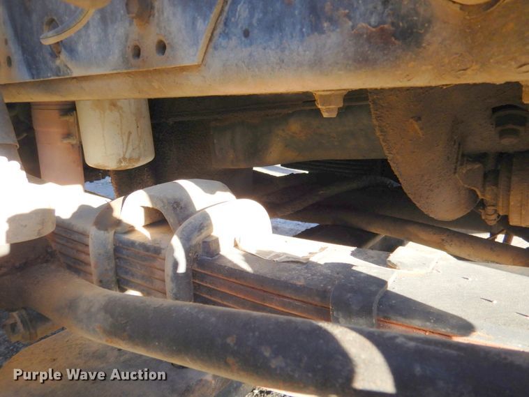 image for item DN2666 2000 International 4900  dump truck