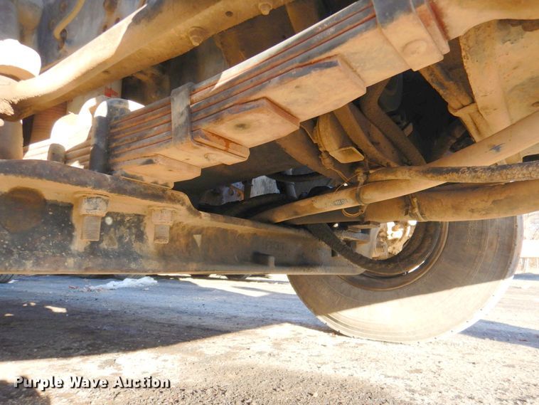 image for item DN2666 2000 International 4900  dump truck