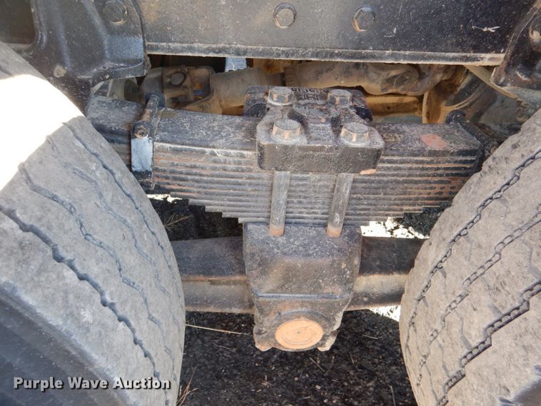 image for item DN2666 2000 International 4900  dump truck