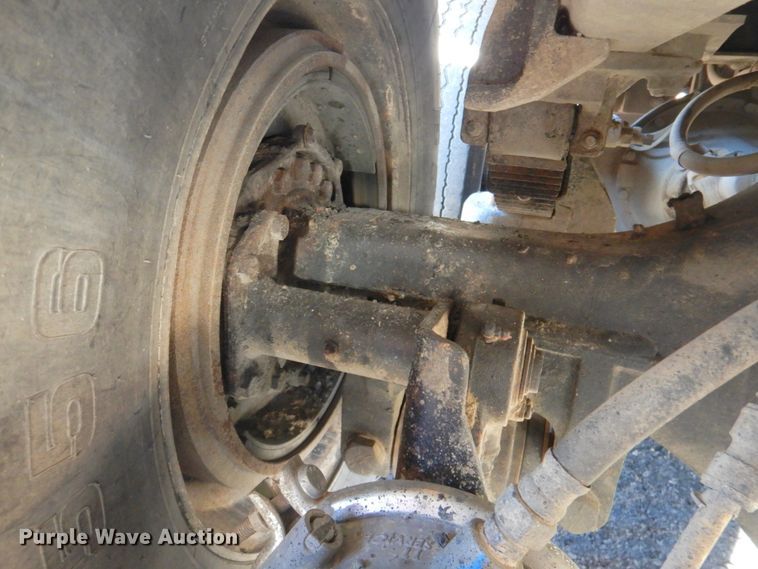 image for item DN2666 2000 International 4900  dump truck