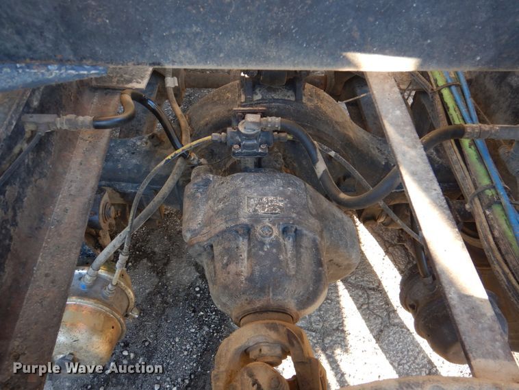 image for item DN2666 2000 International 4900  dump truck