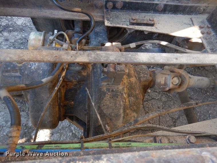 image for item DN2666 2000 International 4900  dump truck