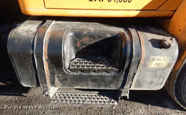 image for item DN2666 2000 International 4900  dump truck