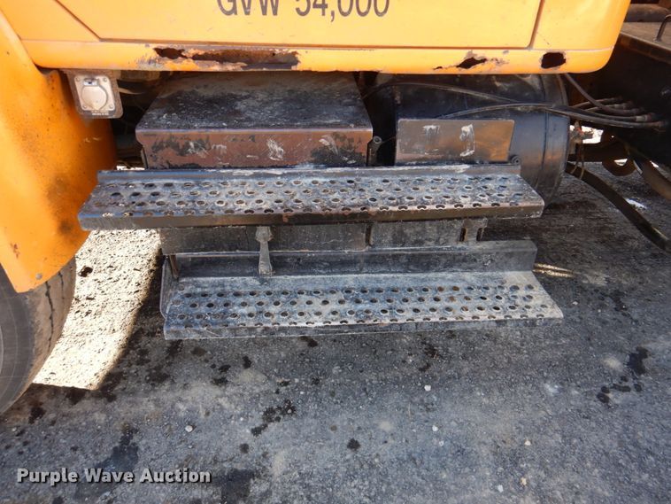 image for item DN2666 2000 International 4900  dump truck