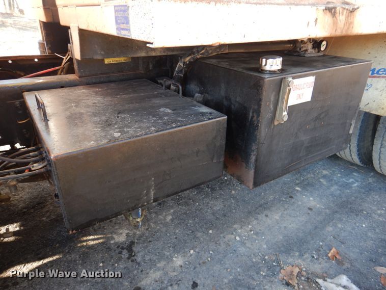 image for item DN2666 2000 International 4900  dump truck