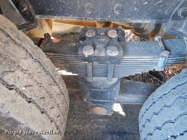 image for item DN2666 2000 International 4900  dump truck