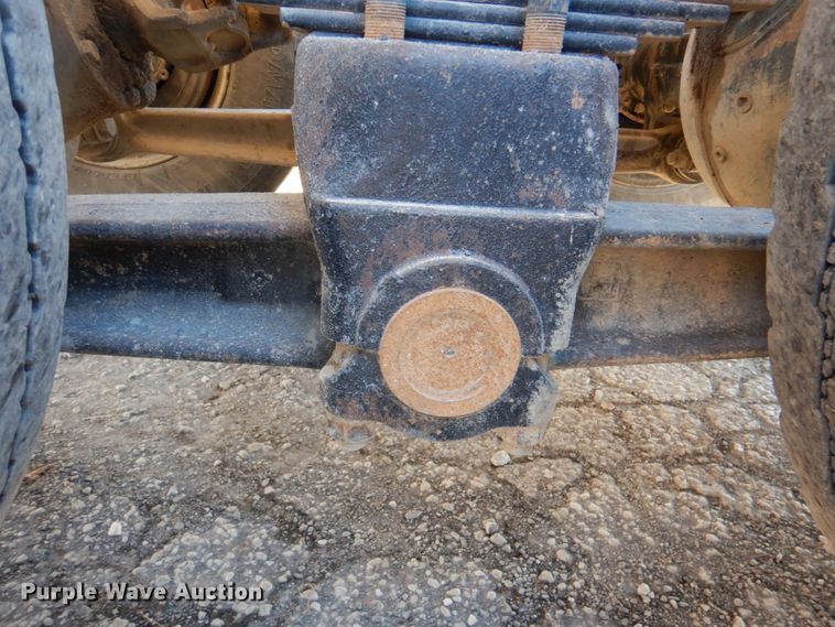 image for item DN2666 2000 International 4900  dump truck