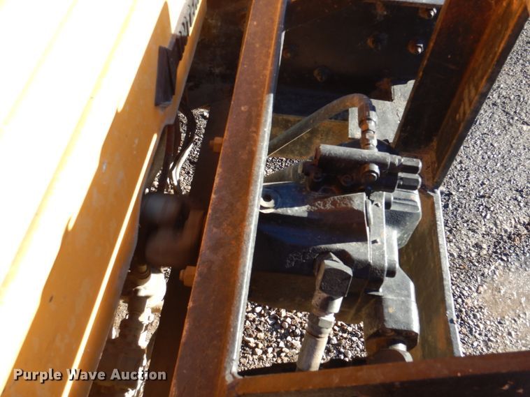 image for item DN2666 2000 International 4900  dump truck