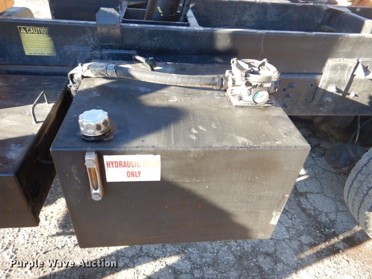 image for item DN2666 2000 International 4900  dump truck