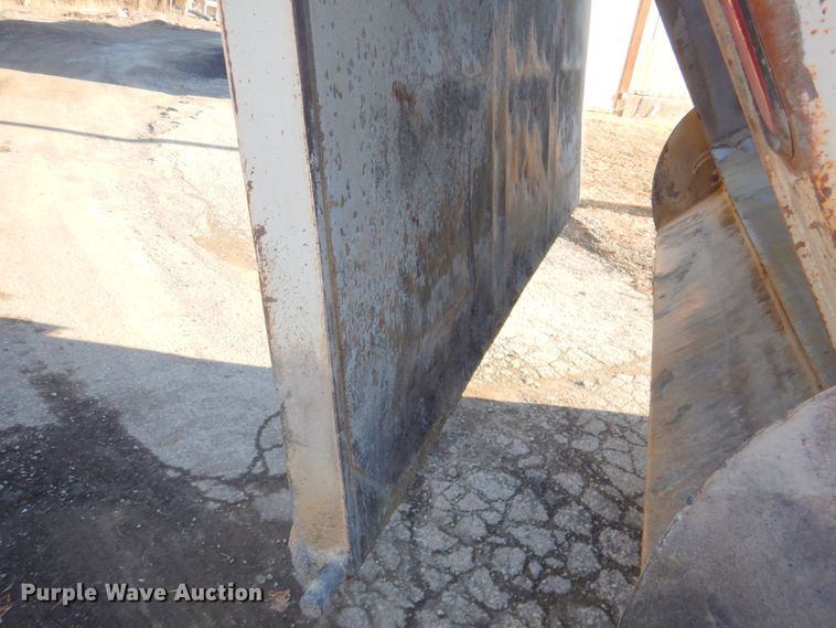 image for item DN2666 2000 International 4900  dump truck