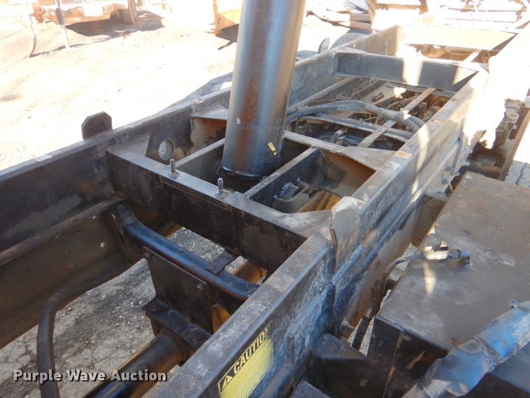 image for item DN2666 2000 International 4900  dump truck