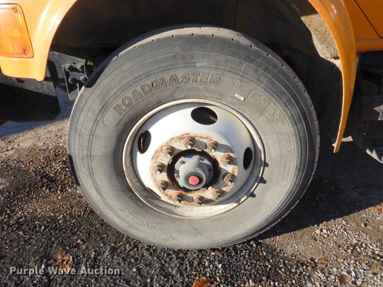 image for item DN2666 2000 International 4900  dump truck