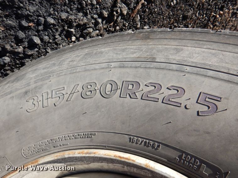 image for item DN2666 2000 International 4900  dump truck