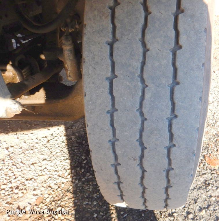 image for item DN2666 2000 International 4900  dump truck