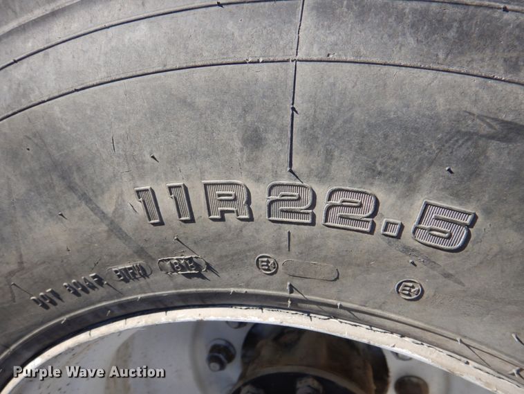 image for item DN2666 2000 International 4900  dump truck