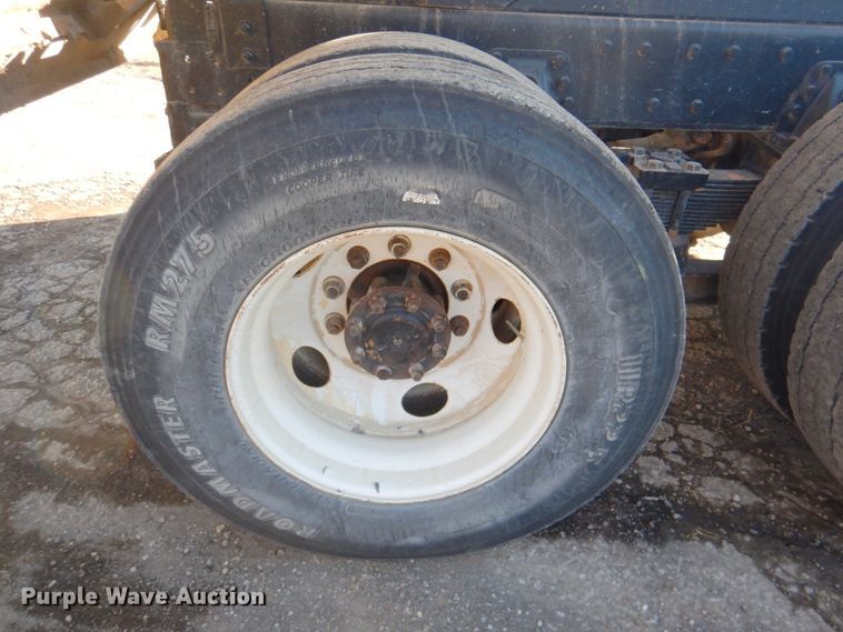 image for item DN2666 2000 International 4900  dump truck