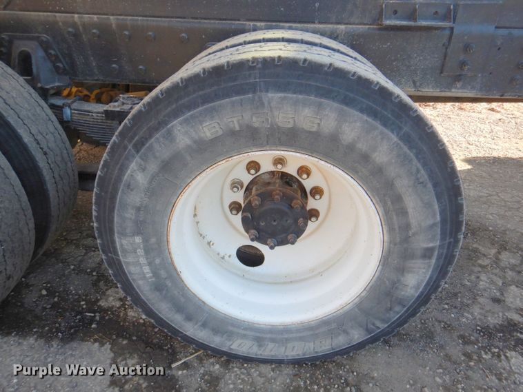 image for item DN2666 2000 International 4900  dump truck