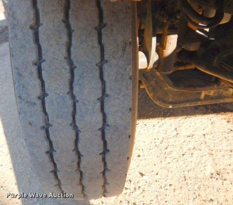 image for item DN2666 2000 International 4900  dump truck