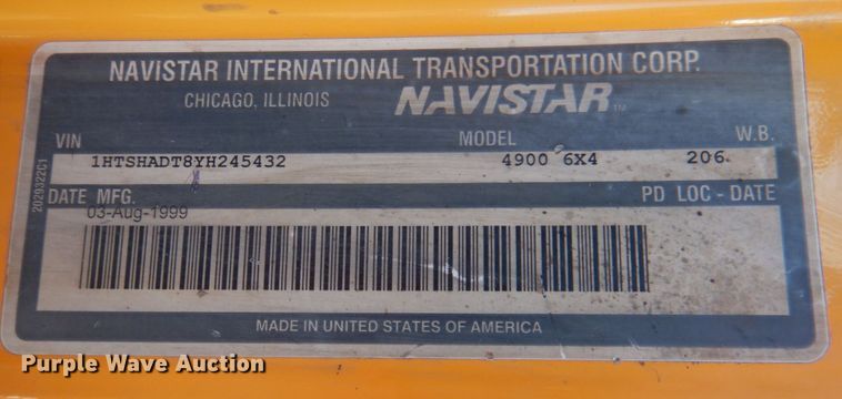 image for item DN2666 2000 International 4900  dump truck