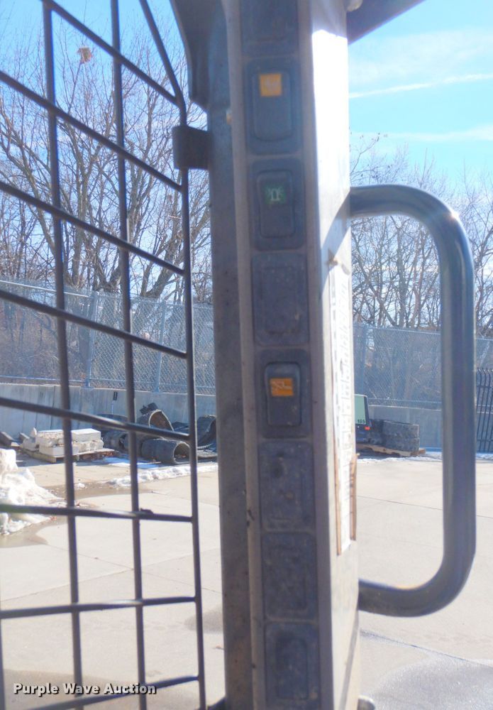 image for item DN2669 2015 Case SV185  skid steer loader