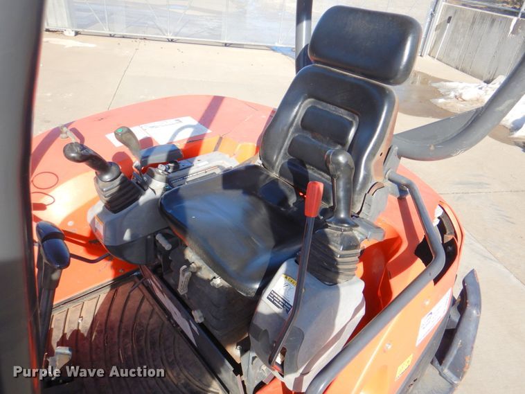 image for item DN2671 2012 Kubota KX121-3ST  mini excavator