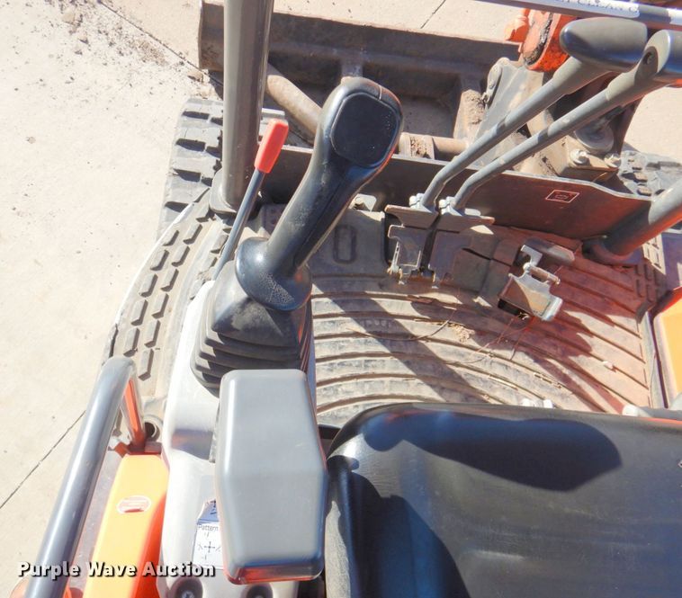 image for item DN2671 2012 Kubota KX121-3ST  mini excavator