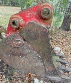 image for item H1008 Esco  28"W excavator bucket