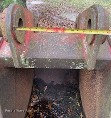 image for item H1008 Esco  28"W excavator bucket