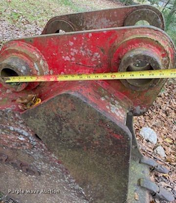 image for item H1008 Esco  28"W excavator bucket