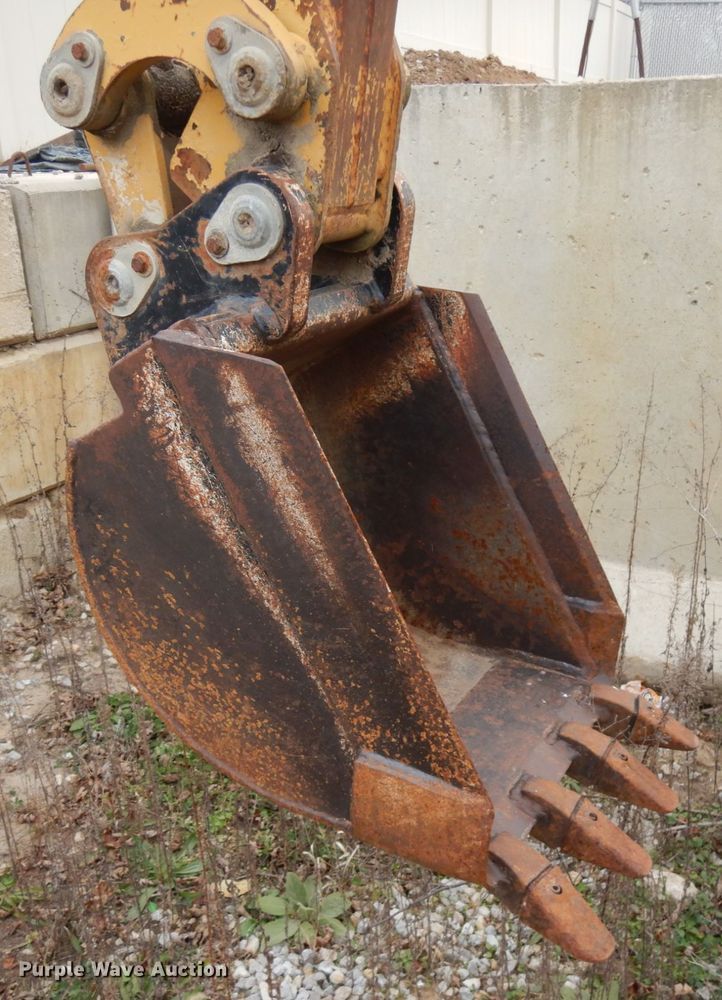 image for item IO9548 1999 Vermeer V8100  trencher