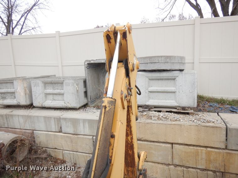 image for item IO9548 1999 Vermeer V8100  trencher