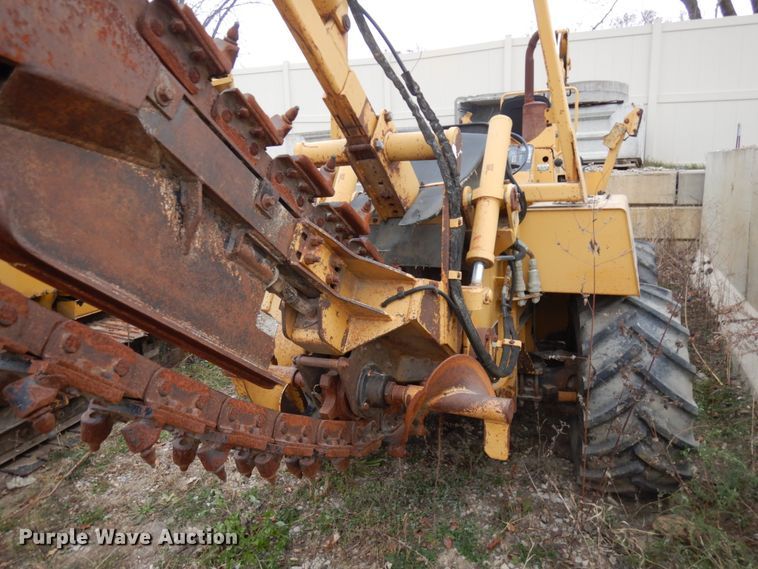 image for item IO9548 1999 Vermeer V8100  trencher