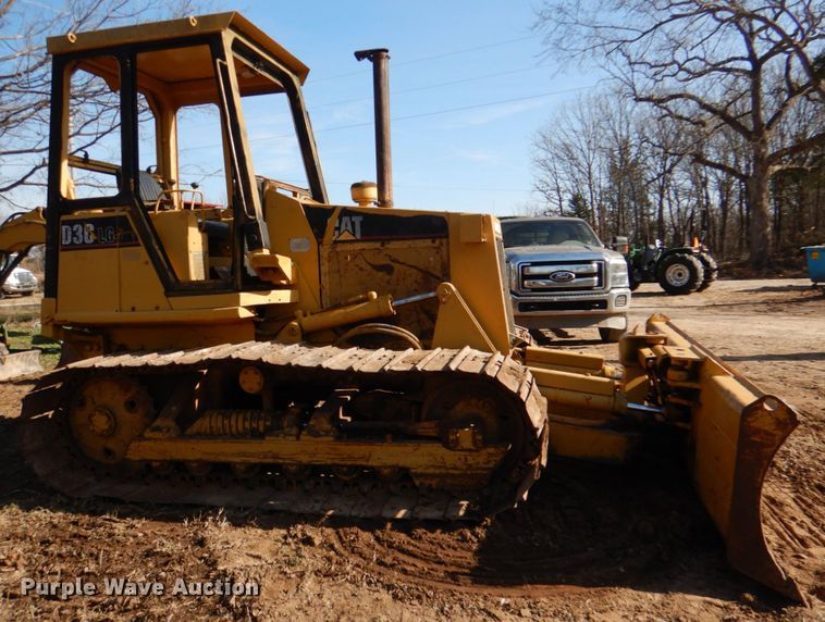 image for item JD9464 1988 Caterpillar D3C  dozer