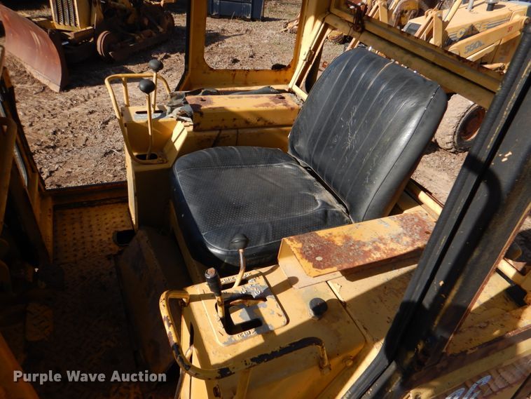 image for item JD9464 1988 Caterpillar D3C  dozer