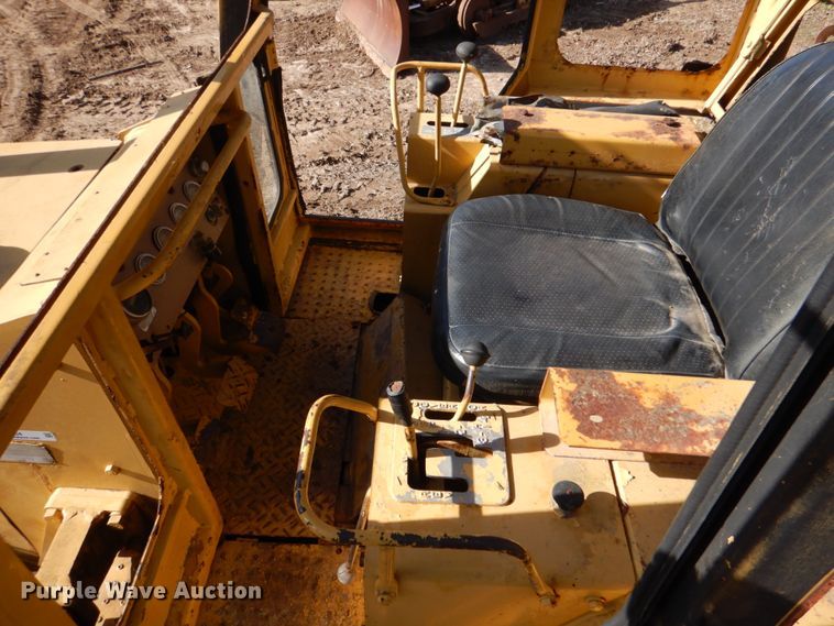 image for item JD9464 1988 Caterpillar D3C  dozer