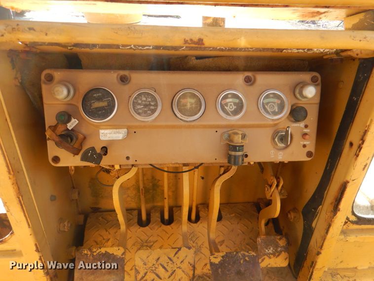 image for item JD9464 1988 Caterpillar D3C  dozer