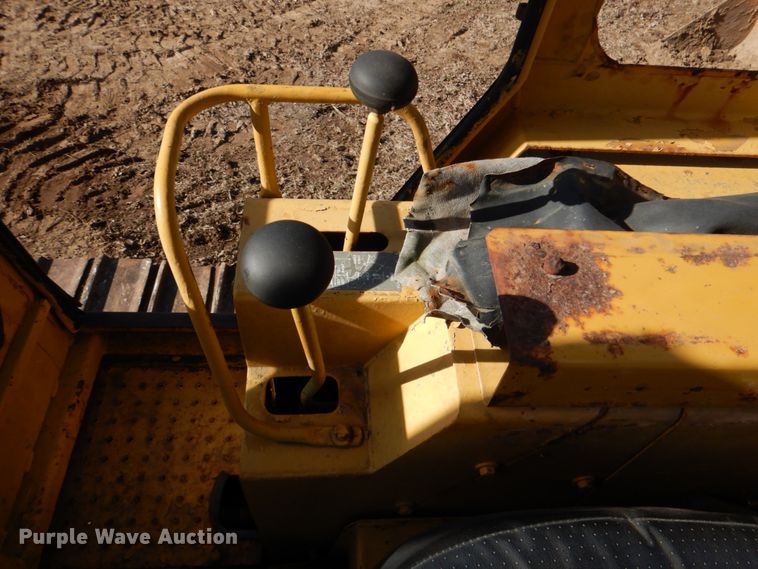 image for item JD9464 1988 Caterpillar D3C  dozer