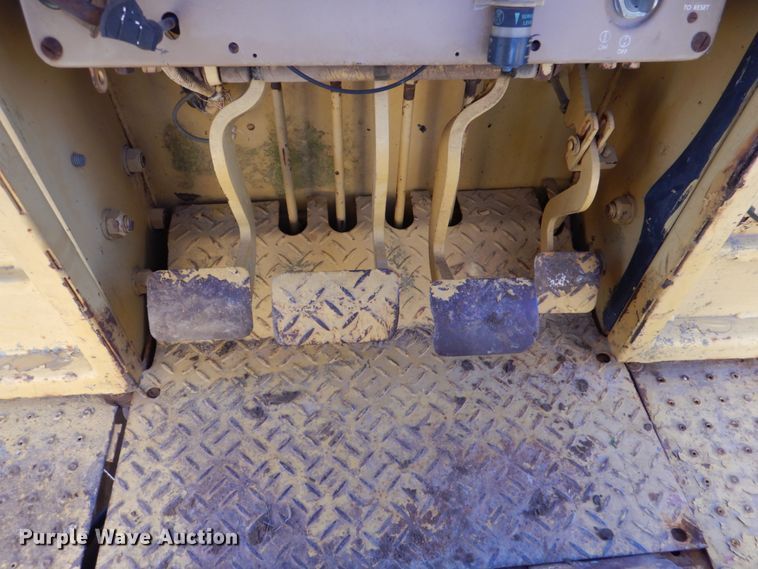 image for item JD9464 1988 Caterpillar D3C  dozer